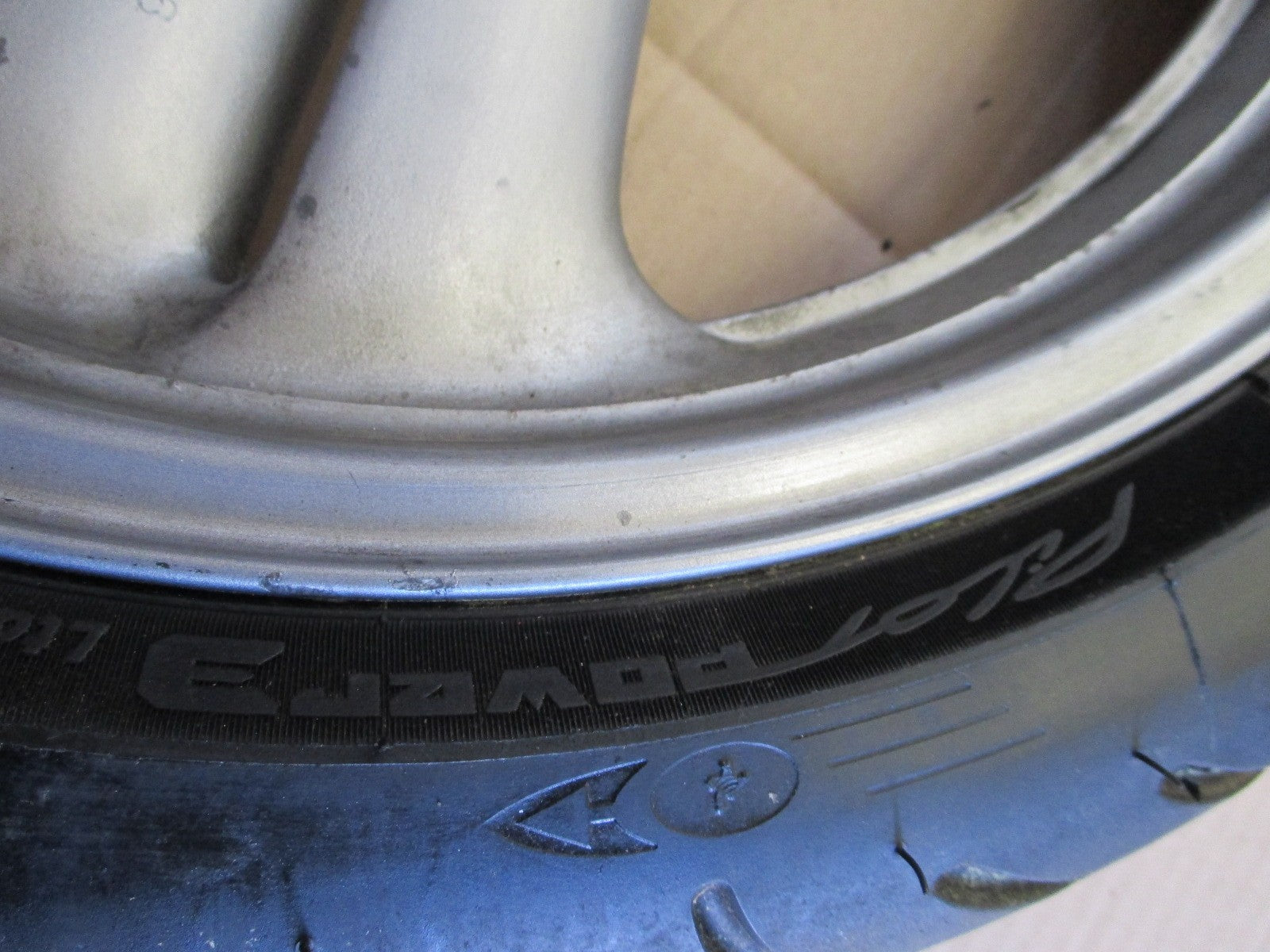 Roue avant avec pneu MICHELIN très peu roulé pour Honda 650 NTV REVERE - RC33