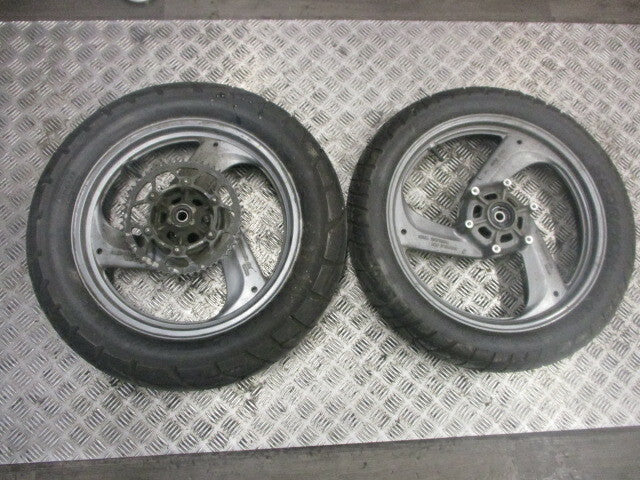 Roues avant + arrière pneu PIRELLI très peu roulé Yamaha 125 TDR - 4FU - 5AE