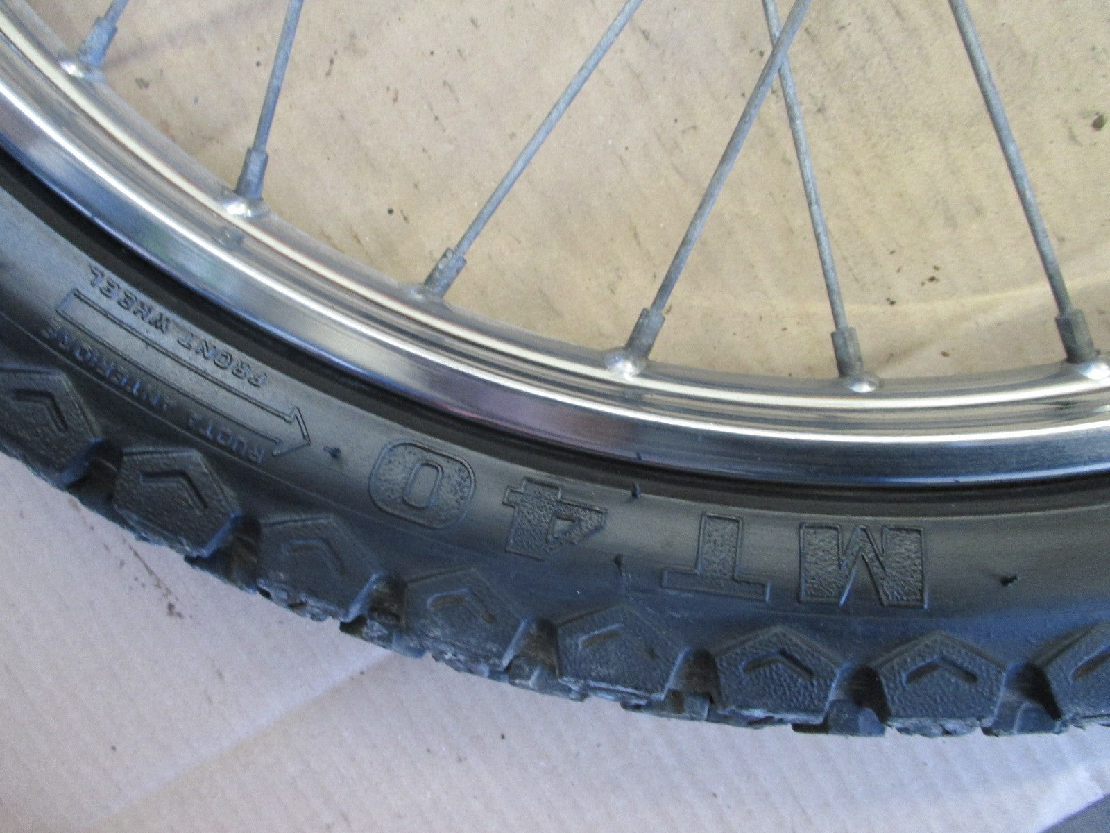 Roue avant avec pneu en bon état pour Suzuki 50 TS - ER21 - 5XAP