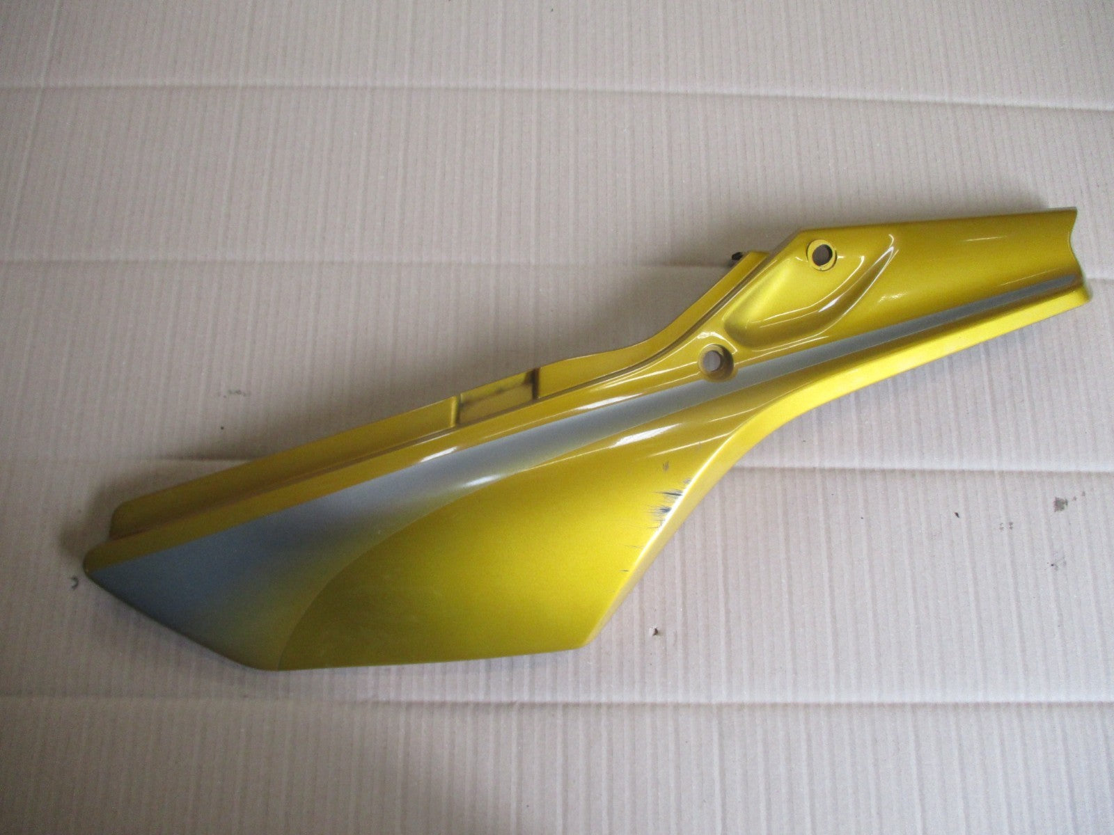 Cache latéral gauche pour Yamaha 125 TDR modèle 4FU / 5AE
