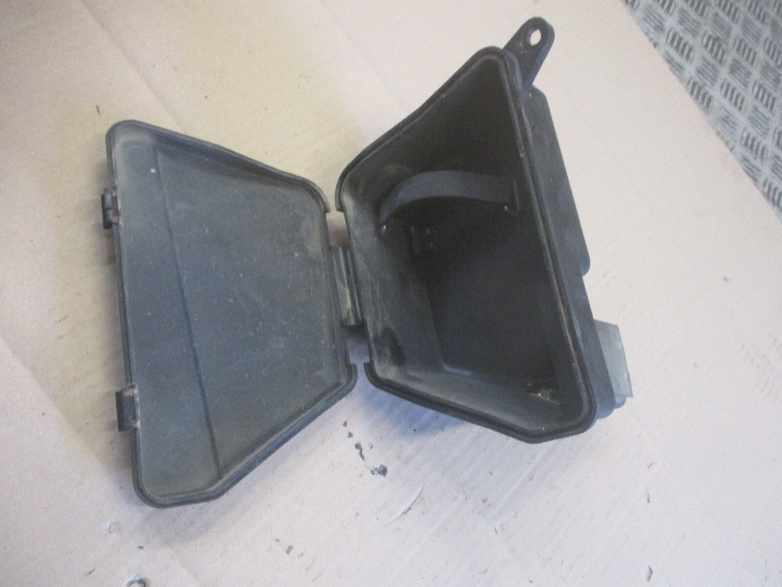 Boite outils vide pour Yamaha 600 XTZ - Ténéré - 3AJ - 1VJ