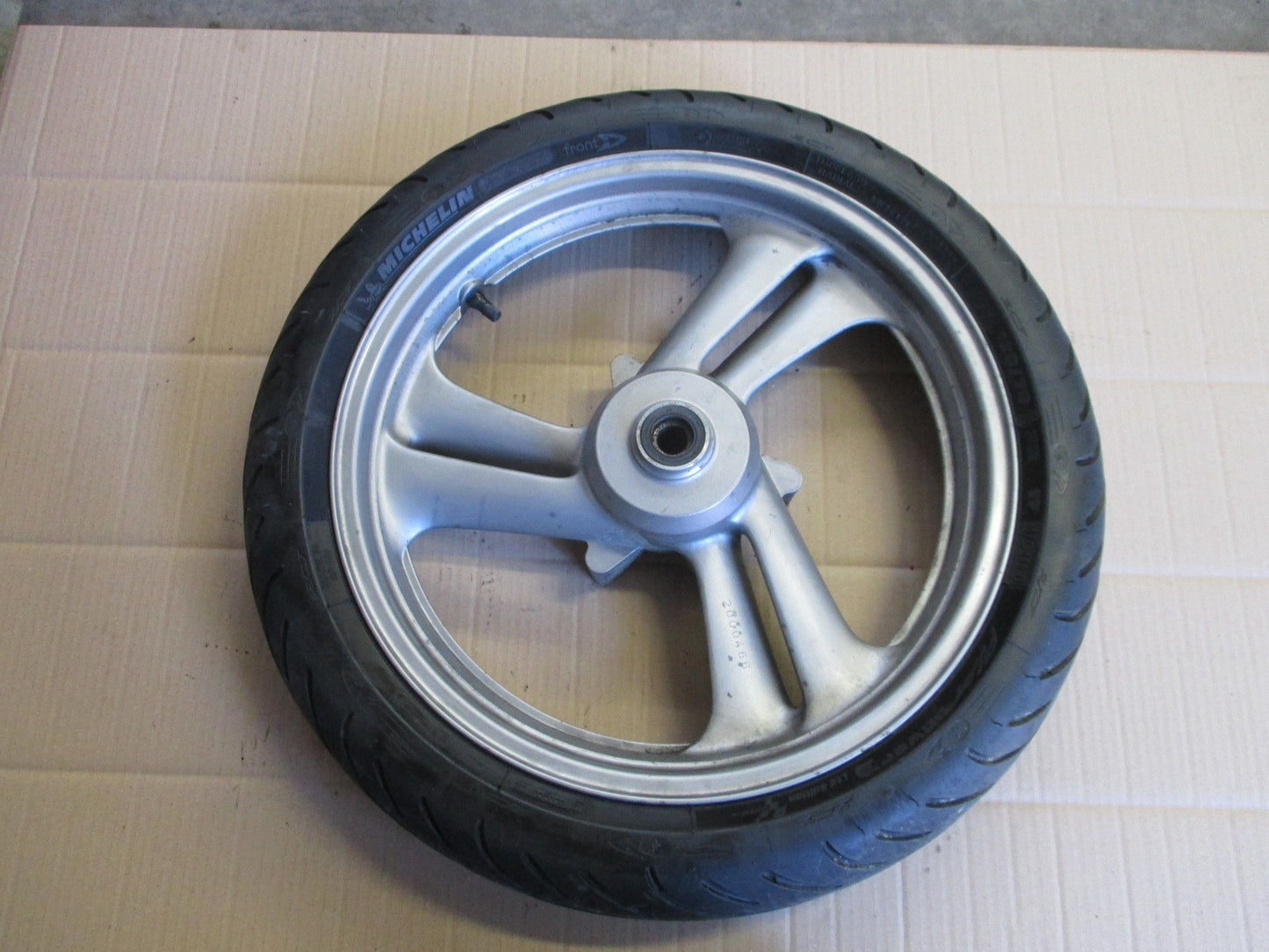 Roue avant avec pneu MICHELIN très peu roulé pour Honda 650 NTV REVERE - RC33