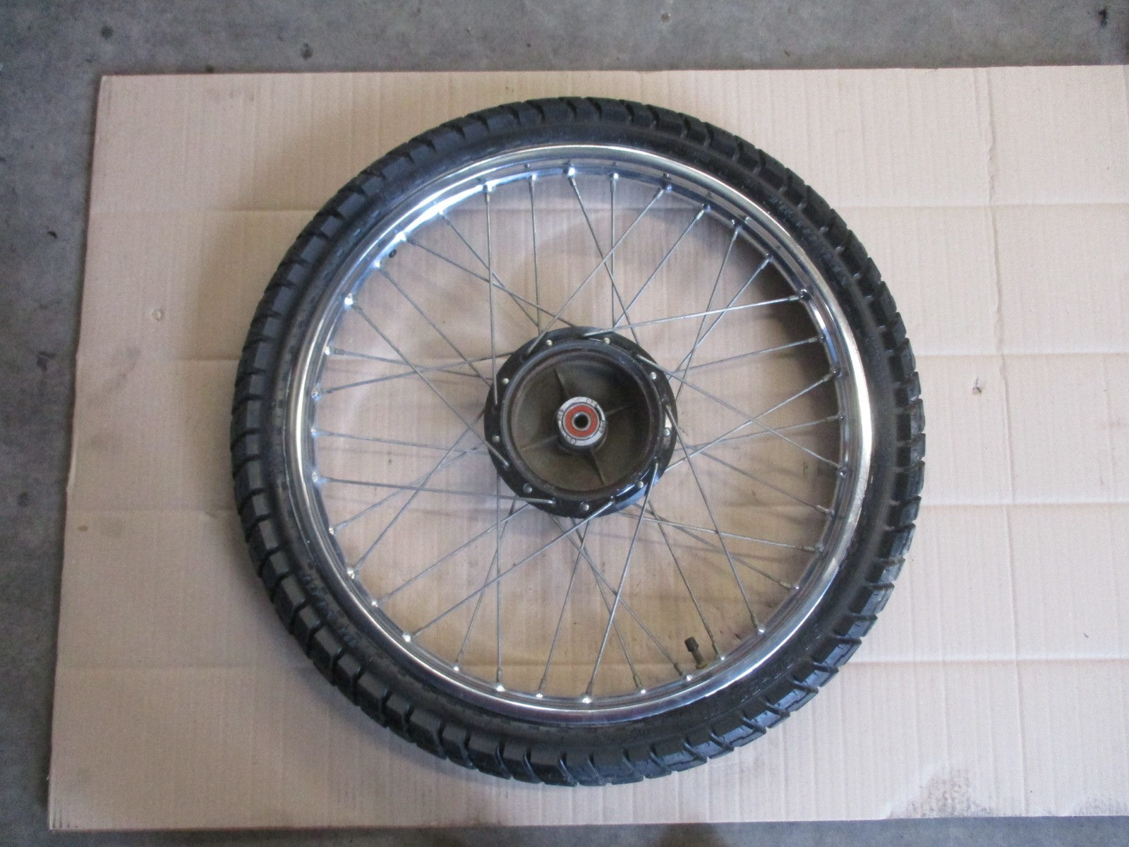 Roue avant avec pneu Dunlop Trailmax très peu roulé Yamaha 125 DTLC - 10V