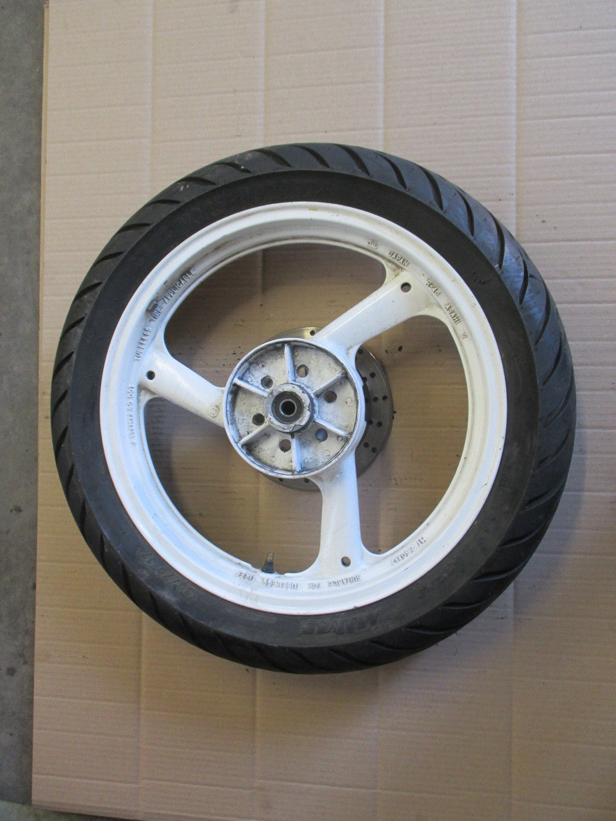 Roue arrière + disque avec pneu ayant très peu roulé pour Yamaha 250 TZR