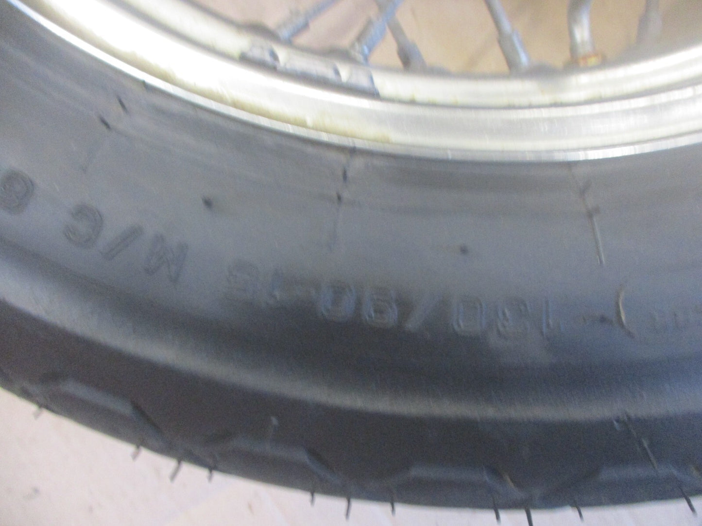 Roue arrière avec pneu très peu roulé pour Yamaha 125 XV Virago - 5AJ