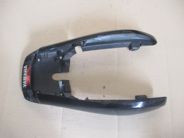 Caches arrière + plaque de dosseret pour Yamaha 125 YBR - RE031 - RE051