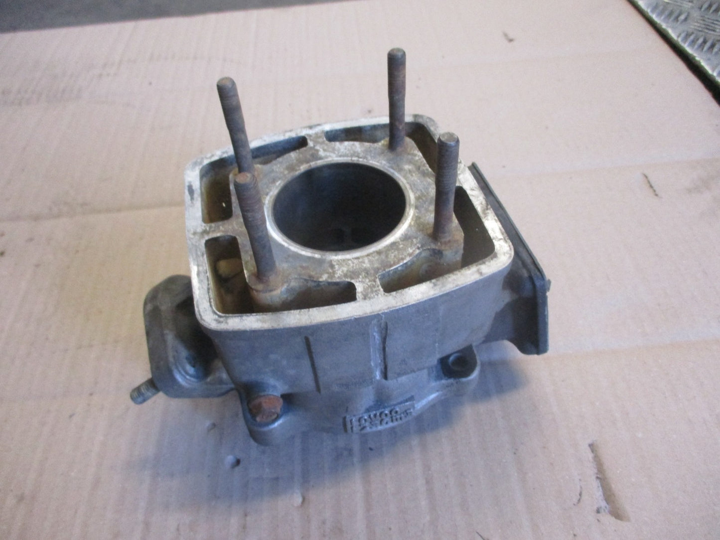 Cylindre cote 56mm à réaléser pour Yamaha 125 DTLC - 10V