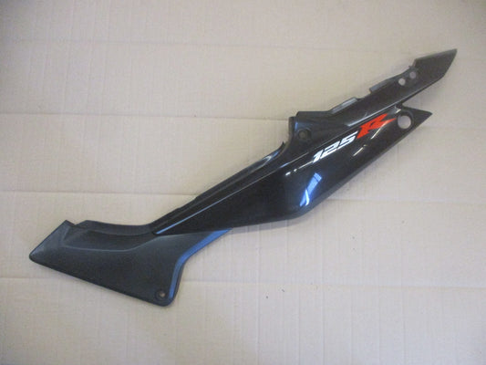Cache latéral gauche pour Honda 125 CBR - JC34