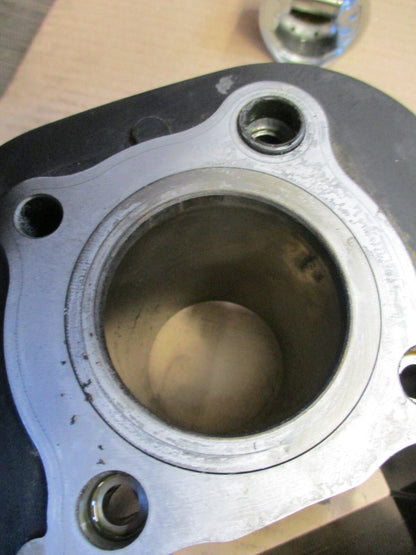 Cylindre / piston pour Yamaha  125 TW - DE01 - DE054