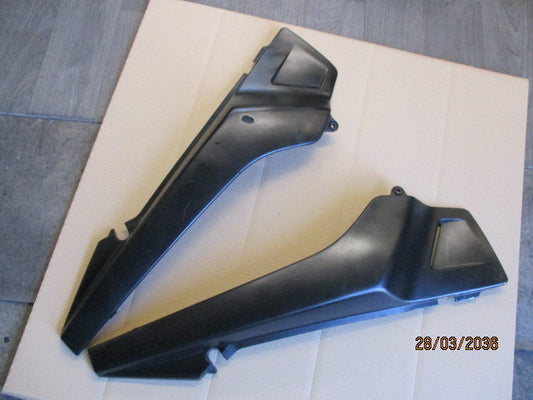 Caches latéraux pour Suzuki 800 DR - SR43A