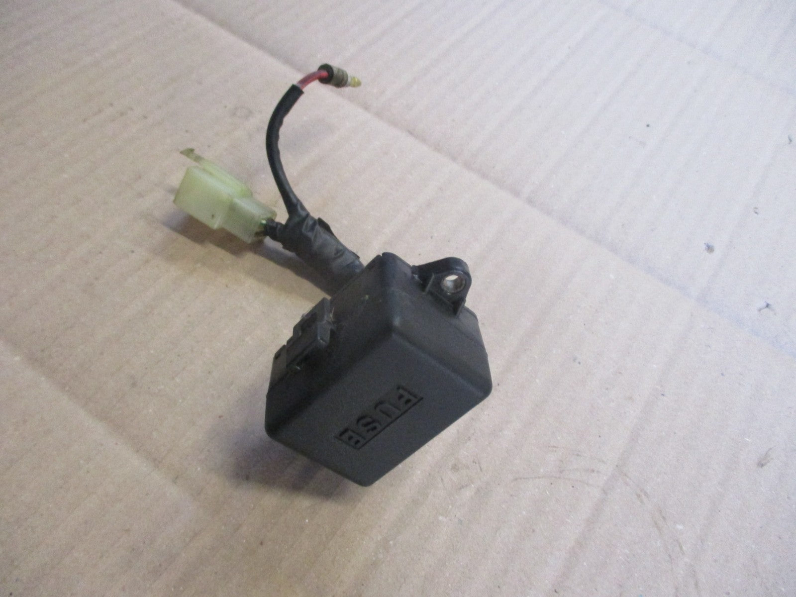Boitier porte fusibles pour Honda 650 NX Dominator - RD08A
