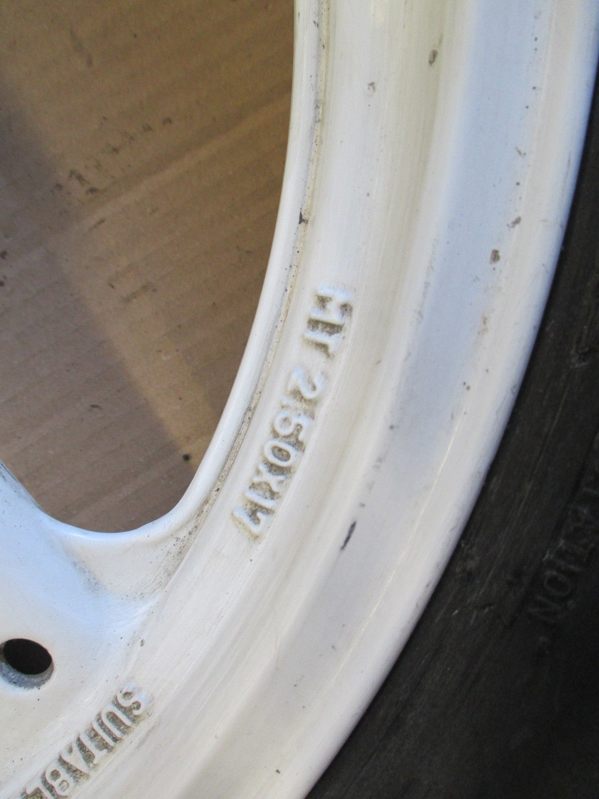 Roue arrière + disque avec pneu ayant très peu roulé pour Yamaha 250 TZR