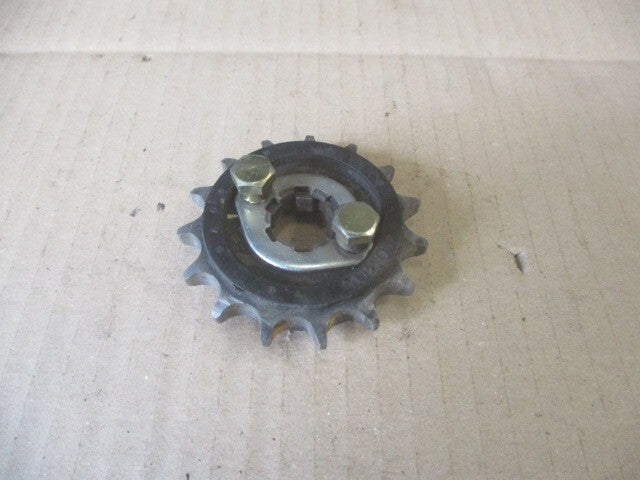 Pignon de sortie de boite + plaquette de fixation pour Suzuki 125 TSR - SF15A
