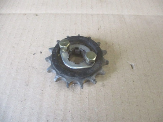 Pignon de sortie de boite + plaquette de fixation pour Suzuki 125 TSR - SF15A