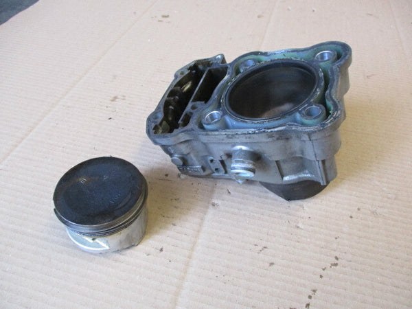 Cylindre / piston arrière pour Honda 750 Africa twin - XRV - RD04