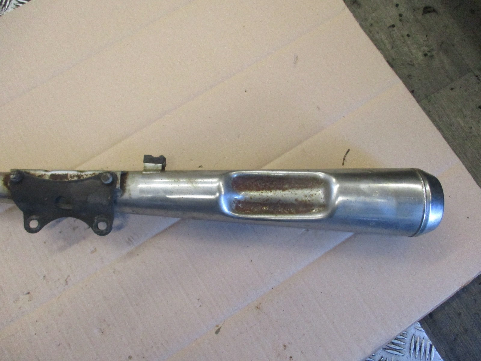 Pot d'échappement gauche pour Honda 125 CBT - CB125T - 125 Twin