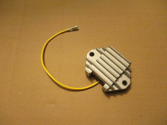 Régulateur NEUF 6 volts pour Yamaha 400 XT - 500 XT - 550 XT