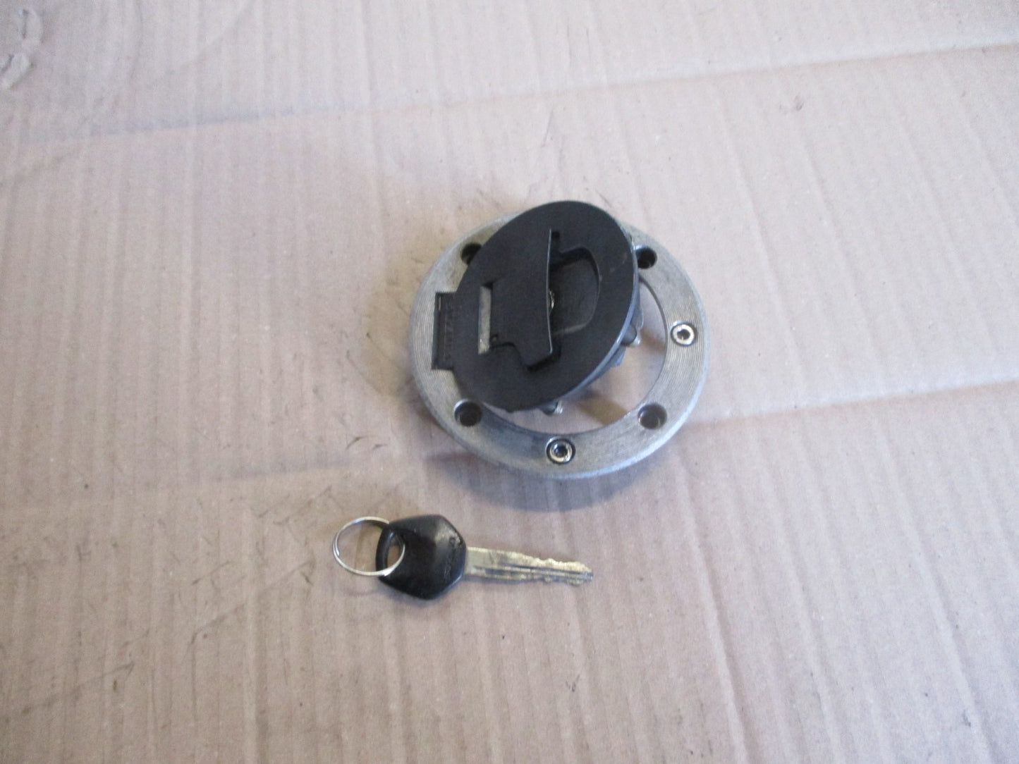 Bouchon de réservoir essence à clé pour Suzuki 650 XF Freewind