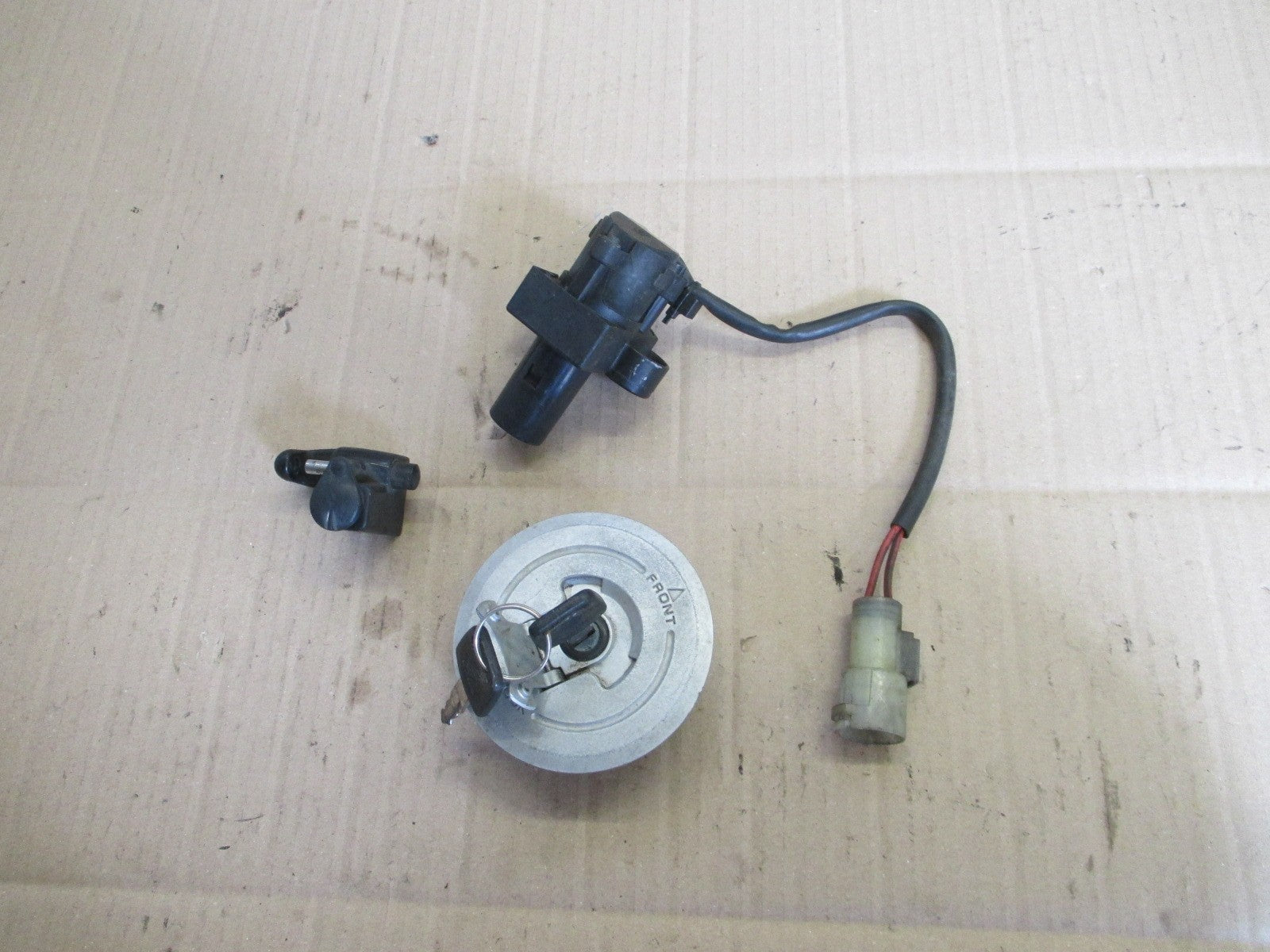 Nieman + bouchon + serrure de casque pour Honda 650 Dominator - RD08A