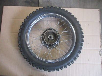Roue arrière comme neuve avec pneu très peu roulé pour Yamaha 125 XT - 12V - 3YU