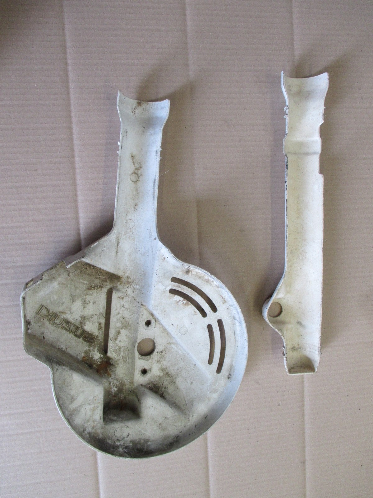 Protège disque et protège fourreau pour Suzuki 600 DR - SN41A