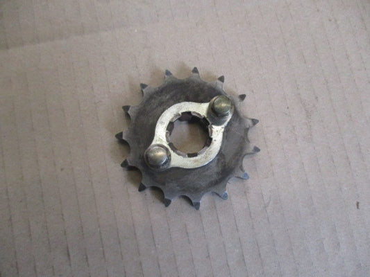 Pignon sortie de boite pour Yamaha 125 YBR - RE031 - RE051