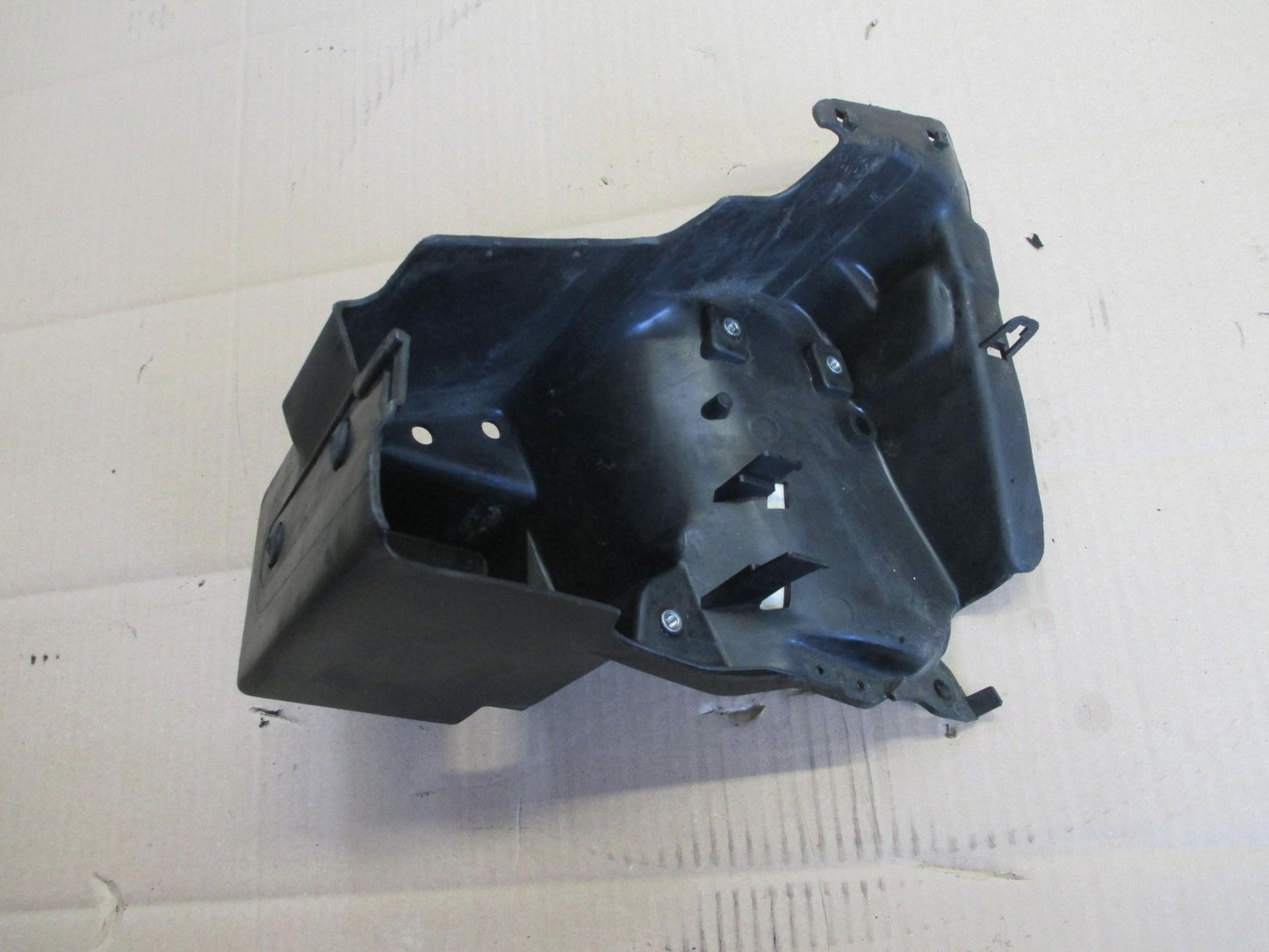 Panneau inférieur droit batterie pour Honda 600 VT C Shadow - PC21