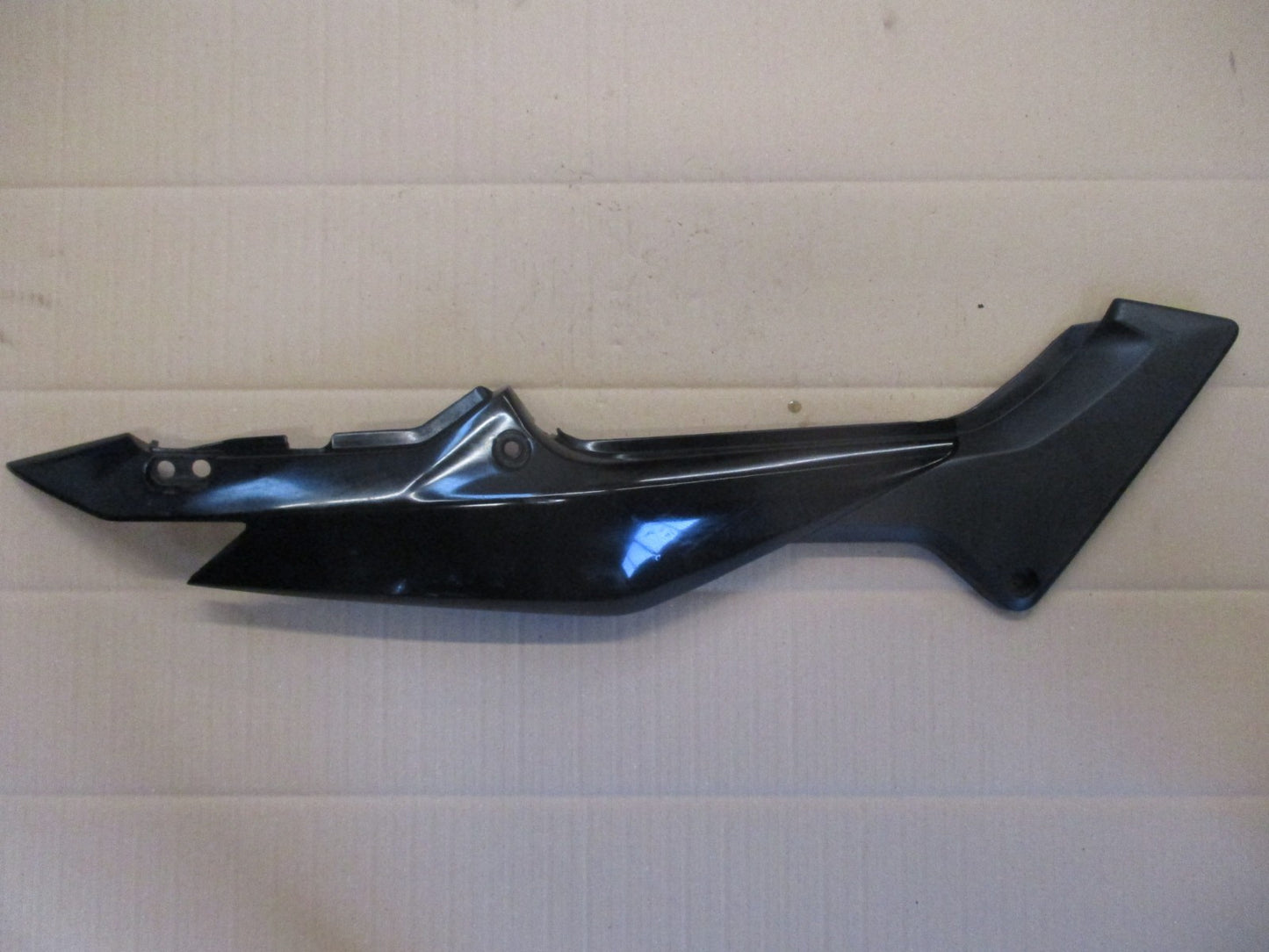 Cache latéral arrière droit pour Honda 125 CBR - JC34