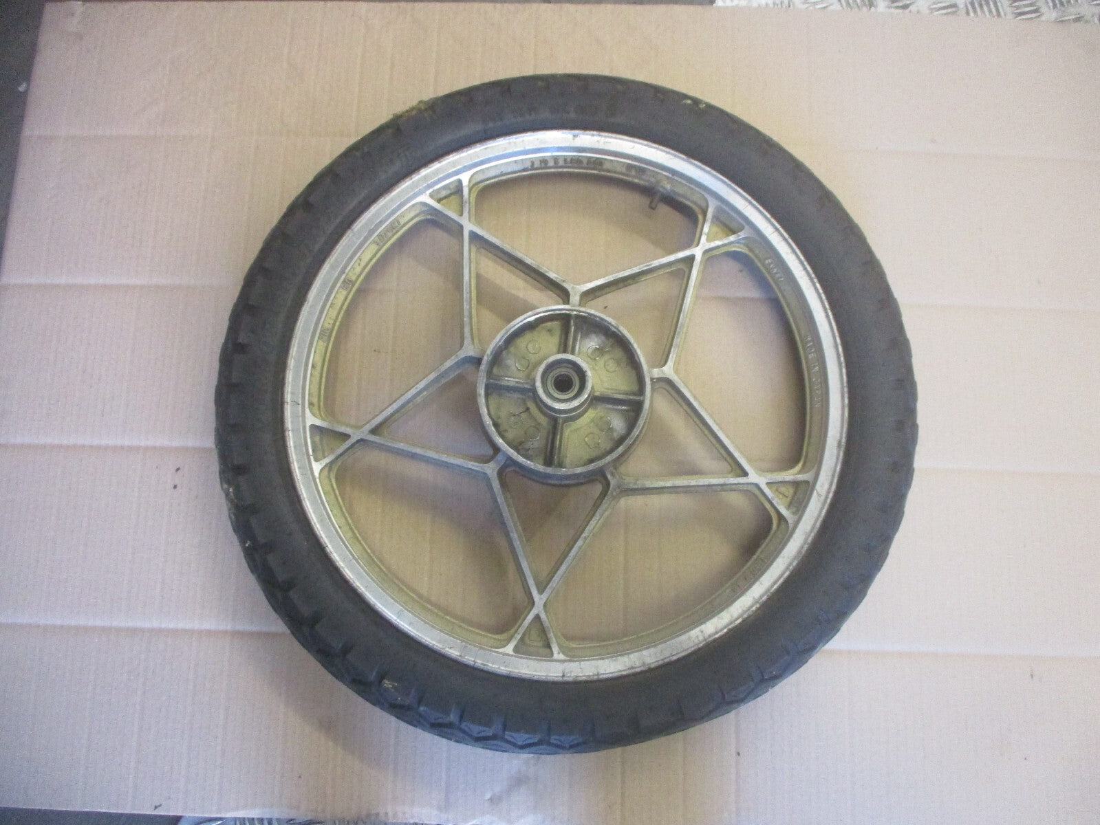 Roue avant et arrière pour Suzuki 125 GT Gold Label