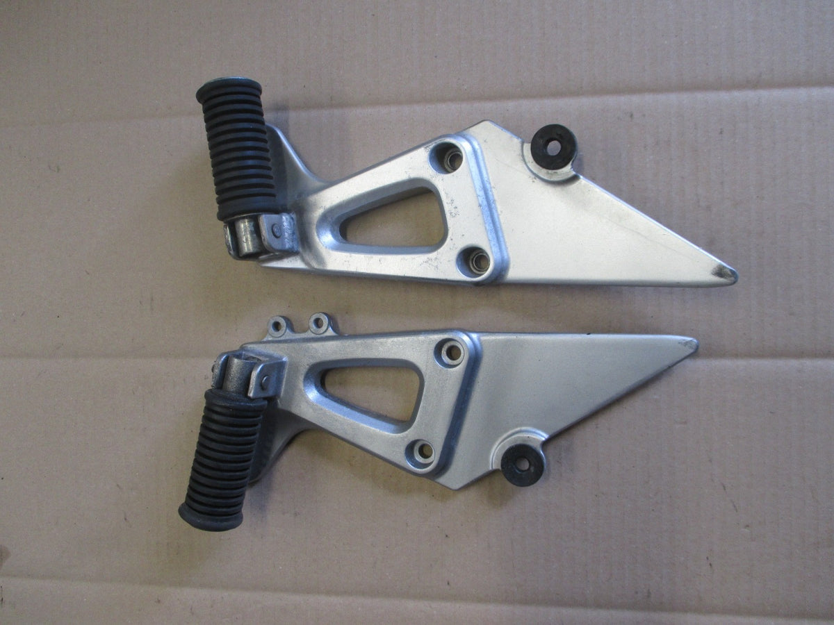 Platines cale pied arrières gauche et droite pour Suzuki 650 XF Freewind