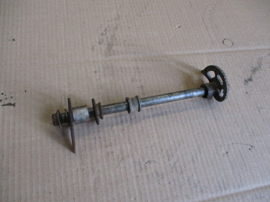 Axe de roue arrière pour Suzuki 125 DR - SF43B