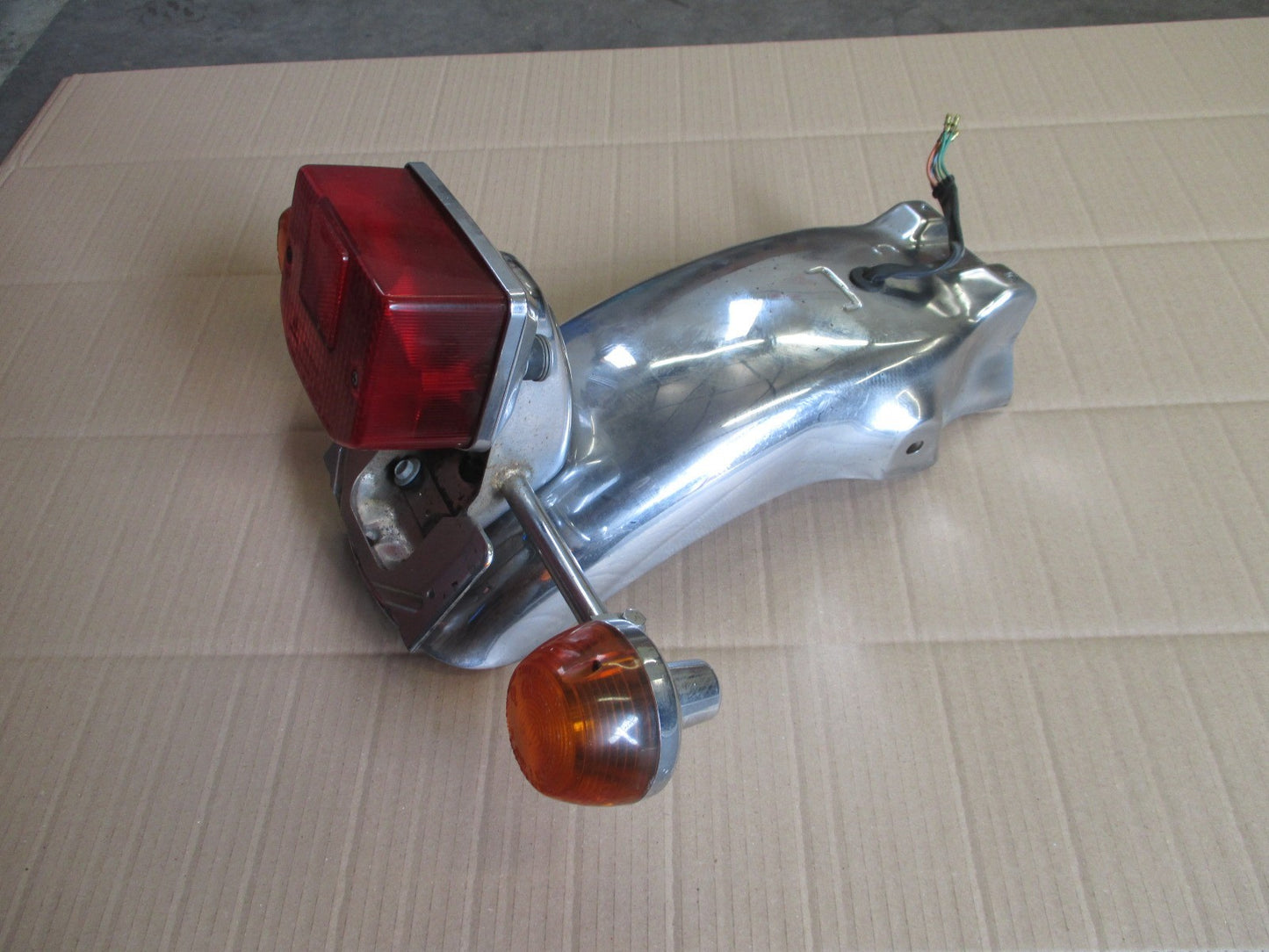 Garde boue arrière + feu + clignotants pour Honda 125 CM - JC05