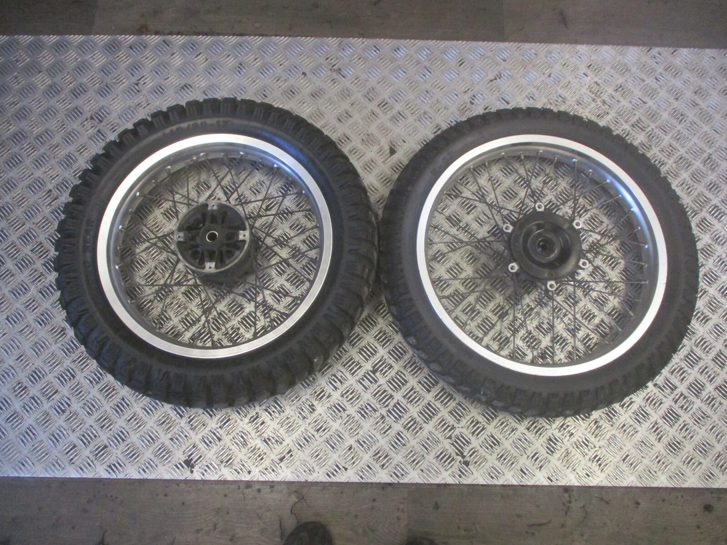Roue avant et arrière avec pneu très peu roulé Honda 650 FX - VIGOR - SLR - RD09