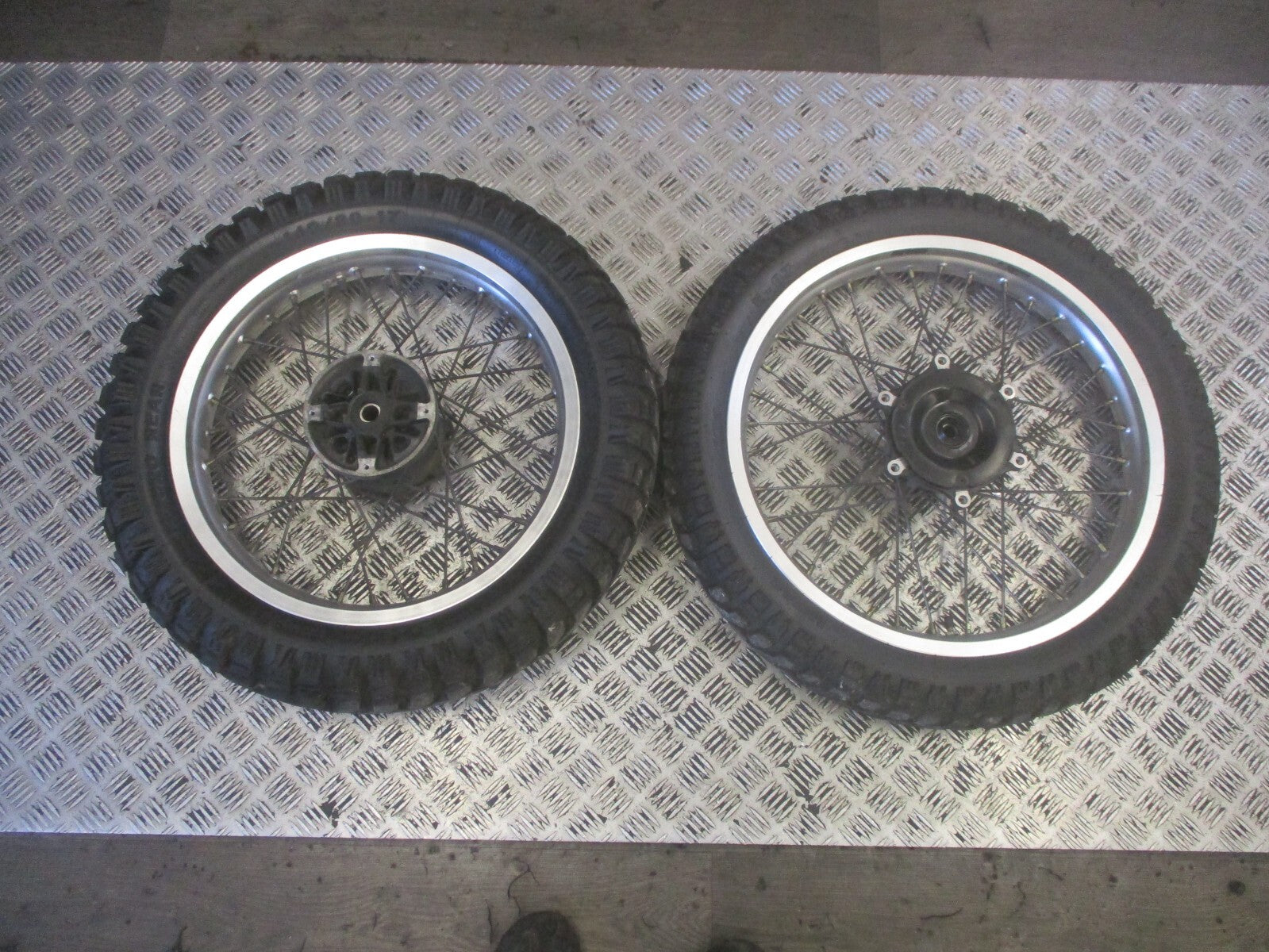 Roue avant et arrière avec pneu très peu roulé Honda 650 FX - VIGOR - SLR - RD09