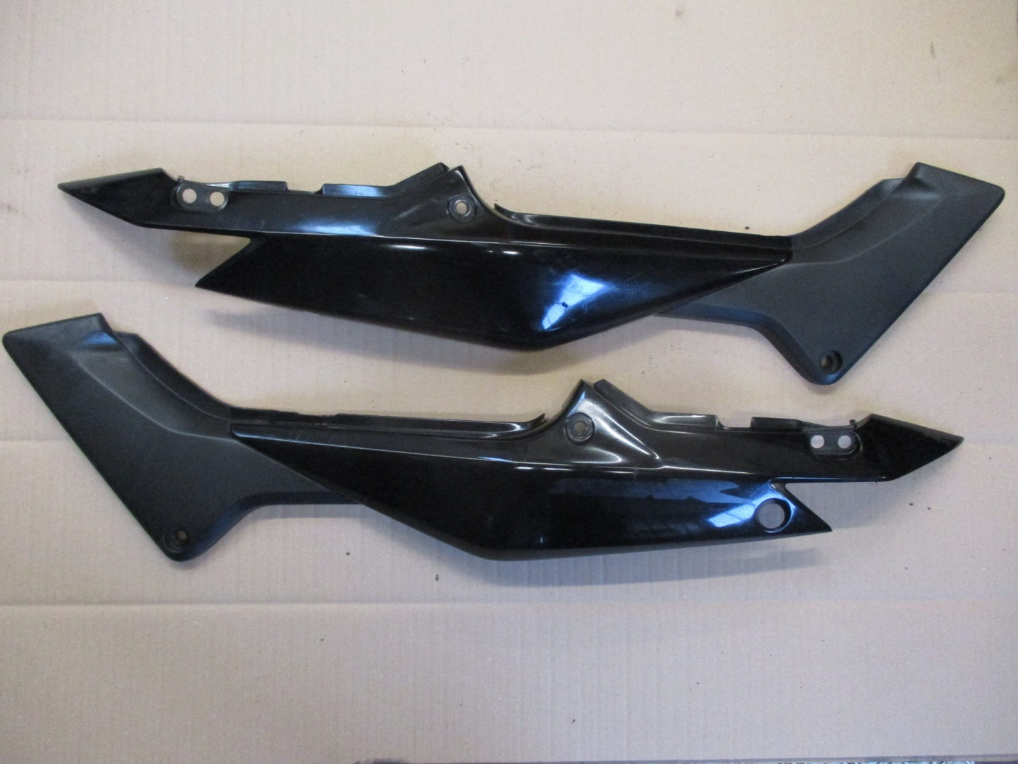 Caches latéraux pour Honda 125 CBR - JC34
