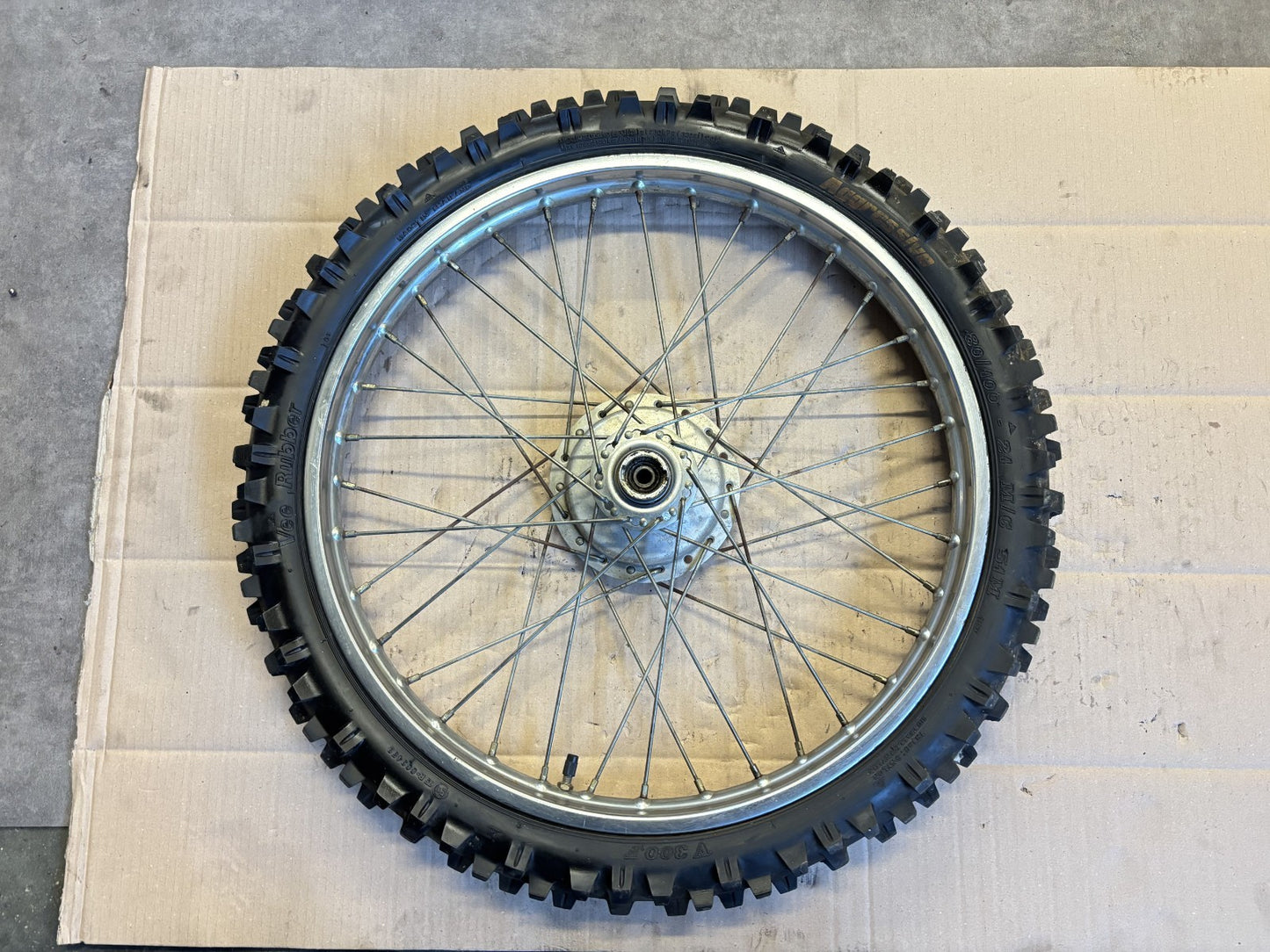 Roue avant avec pneu cross n'ayant pas roulé pour Kawasaki 125 KE - K1