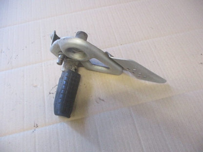 Platine cale pieds avant gauche pour Honda 125 CBF - JC40A