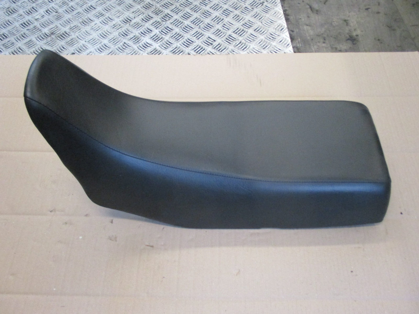 Selle refaite à neuf pour Suzuki 125 DR - SF43A