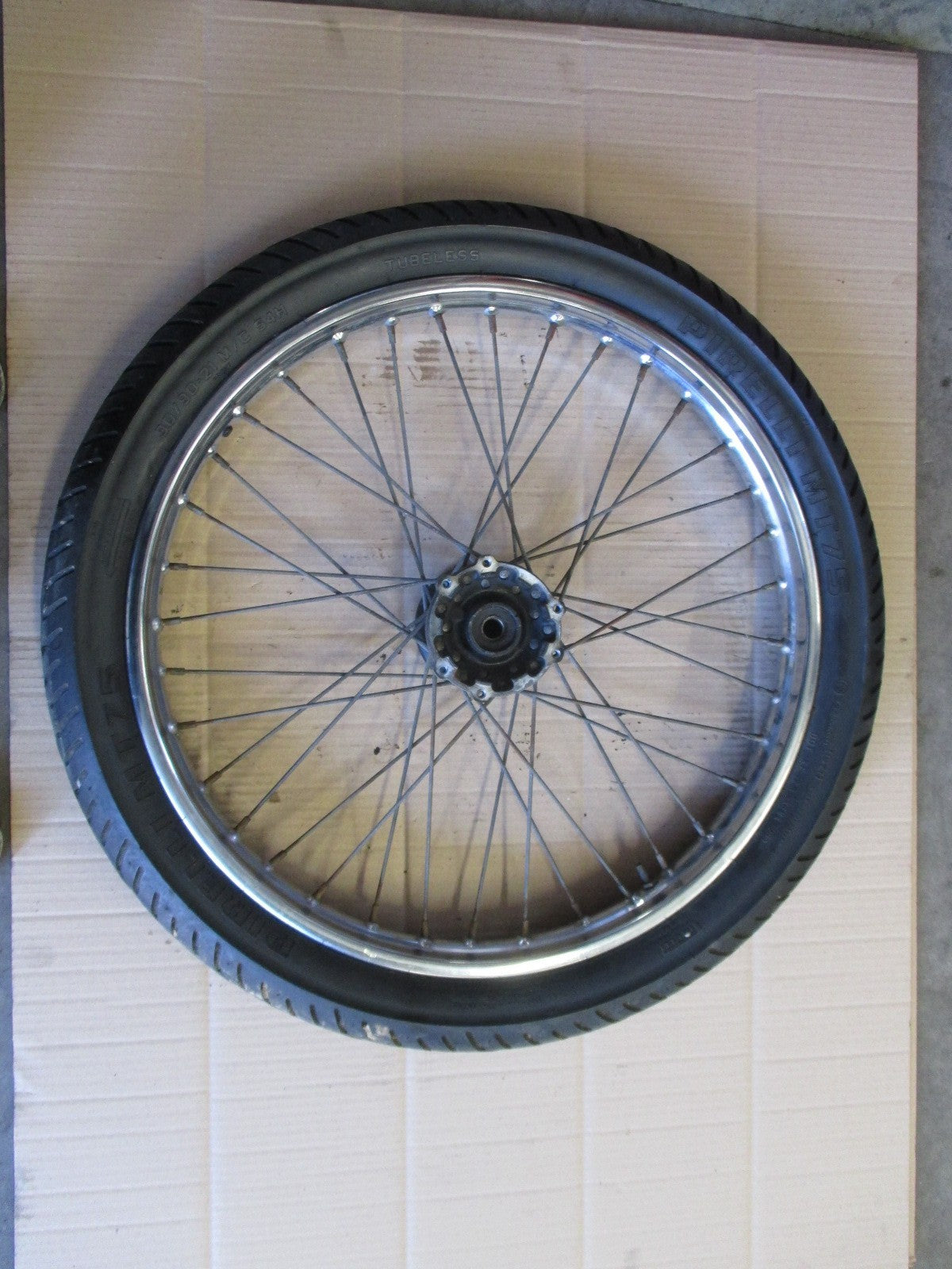 Roue avant avec pneu PIRELLI MT75 très peu roulé pour Yamaha 125 DTR - DTRE