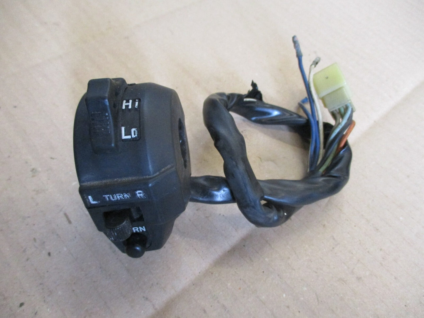 Commodo gauche pour Honda 125 XLS - petit connecteur blanc
