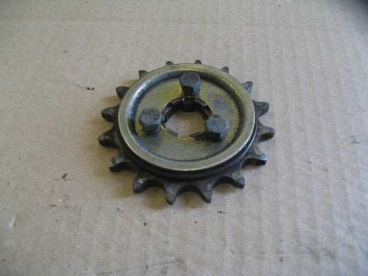 Pignon de sortie de boite pour Suzuki 600 DR - 650 DR - SN41A - SP41A