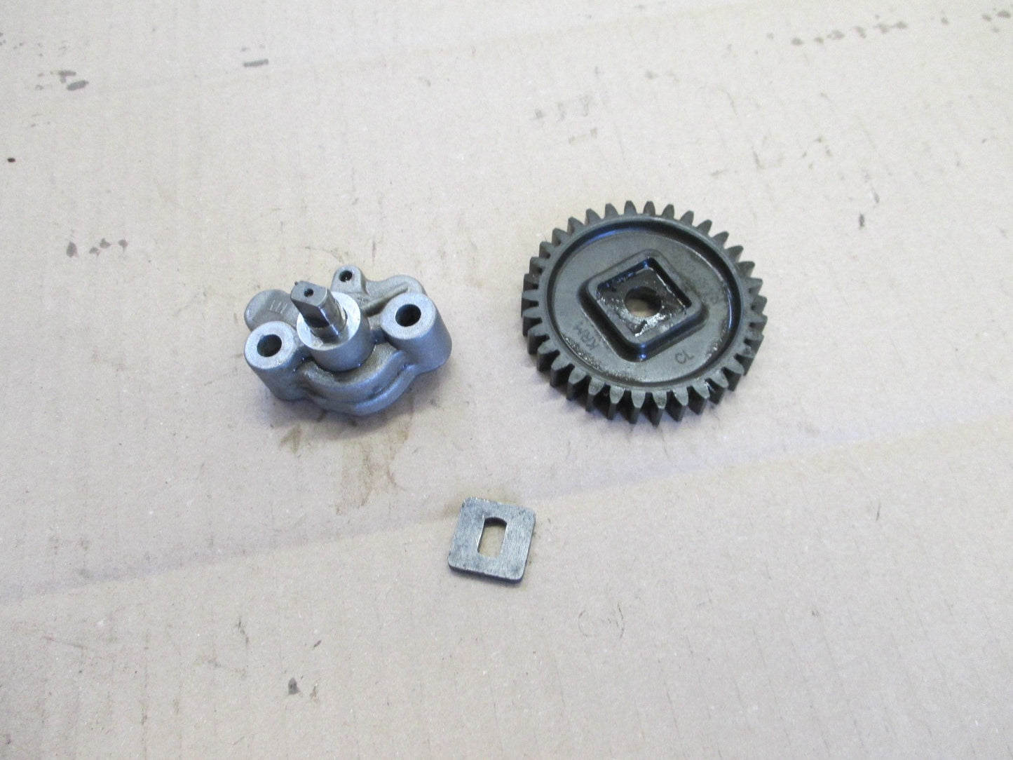 Pompe à huile pour Honda 125 CBF - JC74