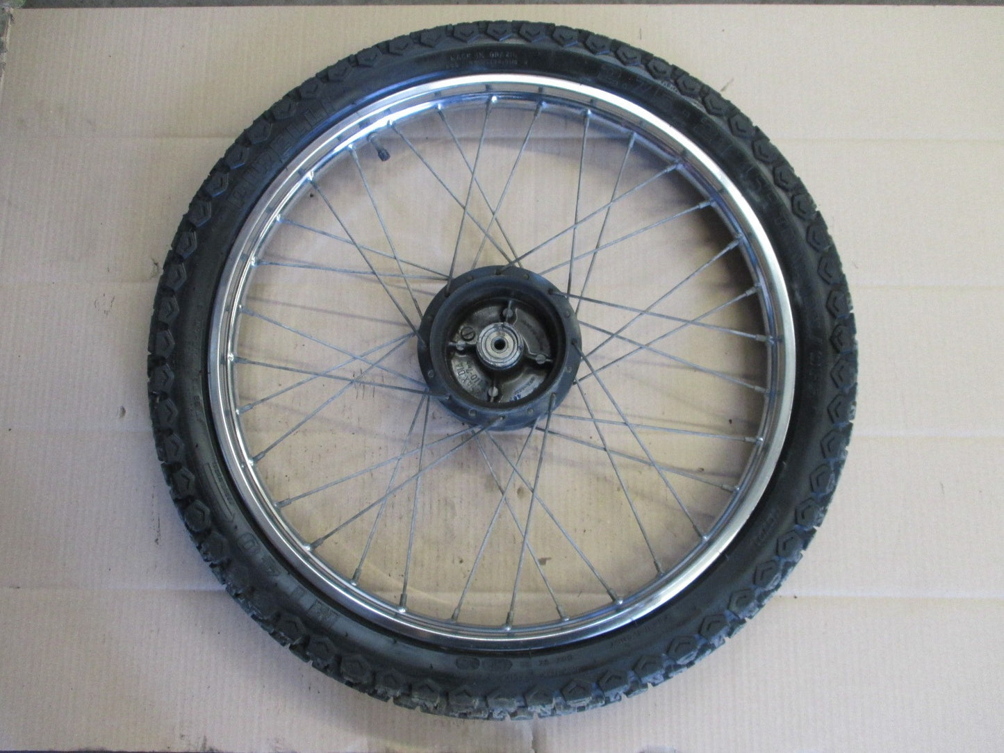 Roue avant avec pneu en bon état pour Suzuki 50 TS - ER21 - 5XAP