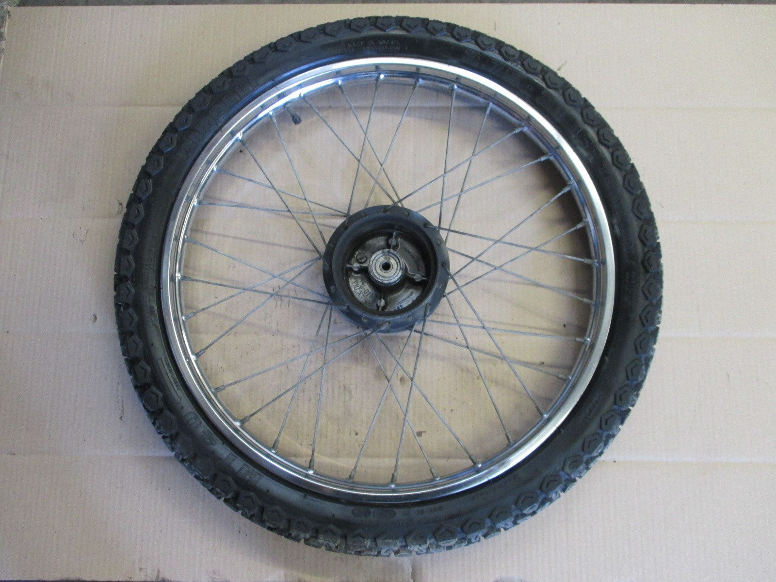 Roue avant avec pneu en bon état pour Suzuki 50 TS - ER21 - 5XAP