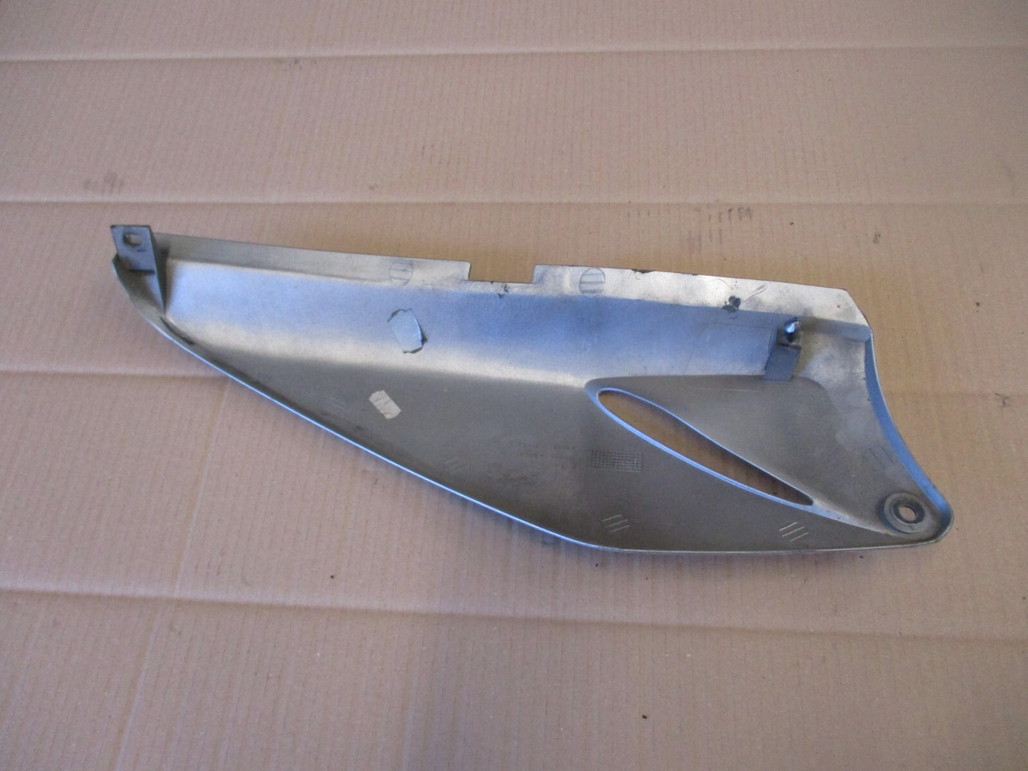Cache latéral gauche pour Honda 125 XLV - Varadéro - JC32