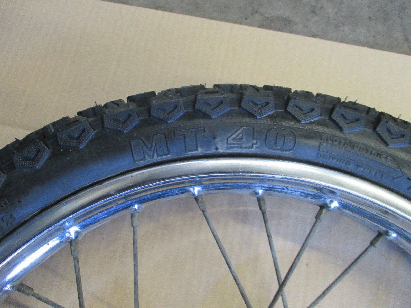 Roue arrière avec pneu en bon état pour Suzuki 50 TS - ER21 - 5XAP