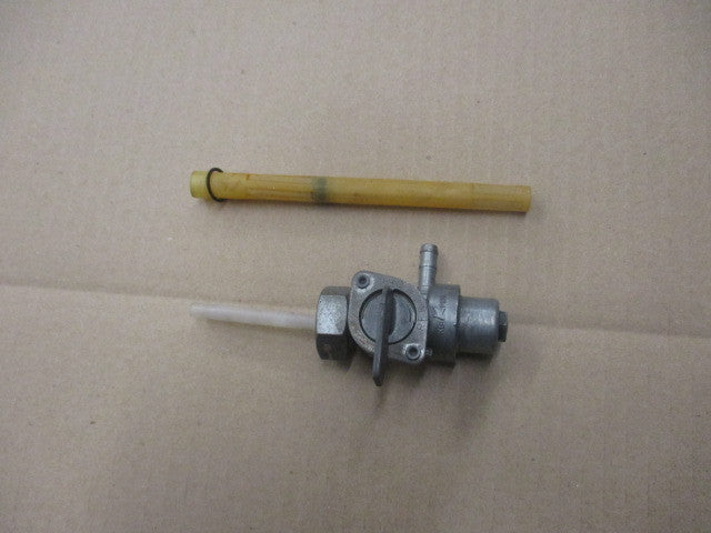 Robinet d'essence pour Honda 600 XLL - XLM - XLLM - PD04