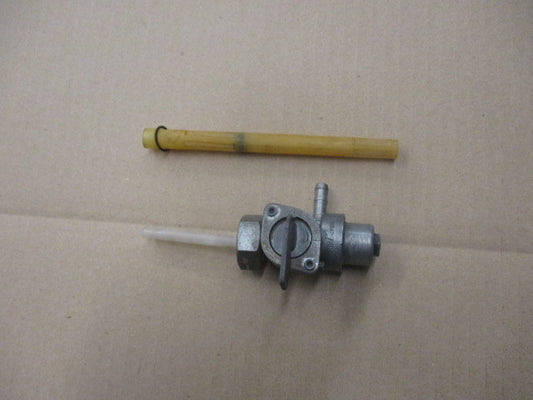 Robinet d'essence pour Honda 600 XLL - XLM - XLLM - PD04