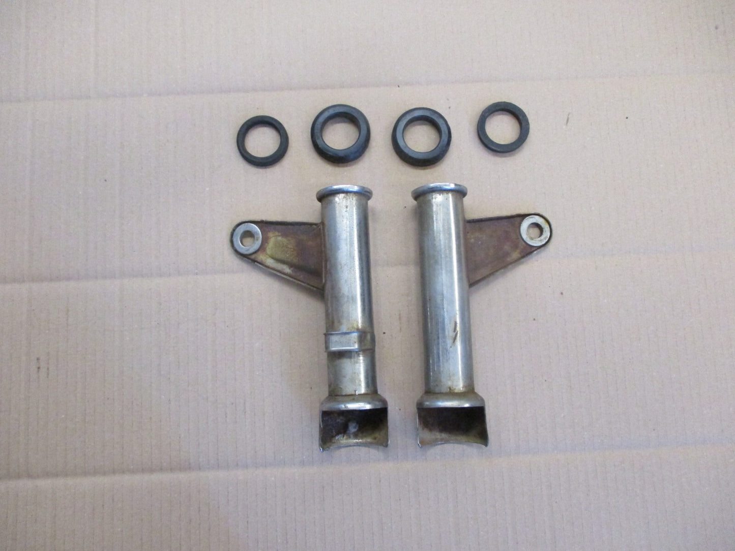 Pattes de phare + caoutchoucs pour Honda 125 CM - JC05