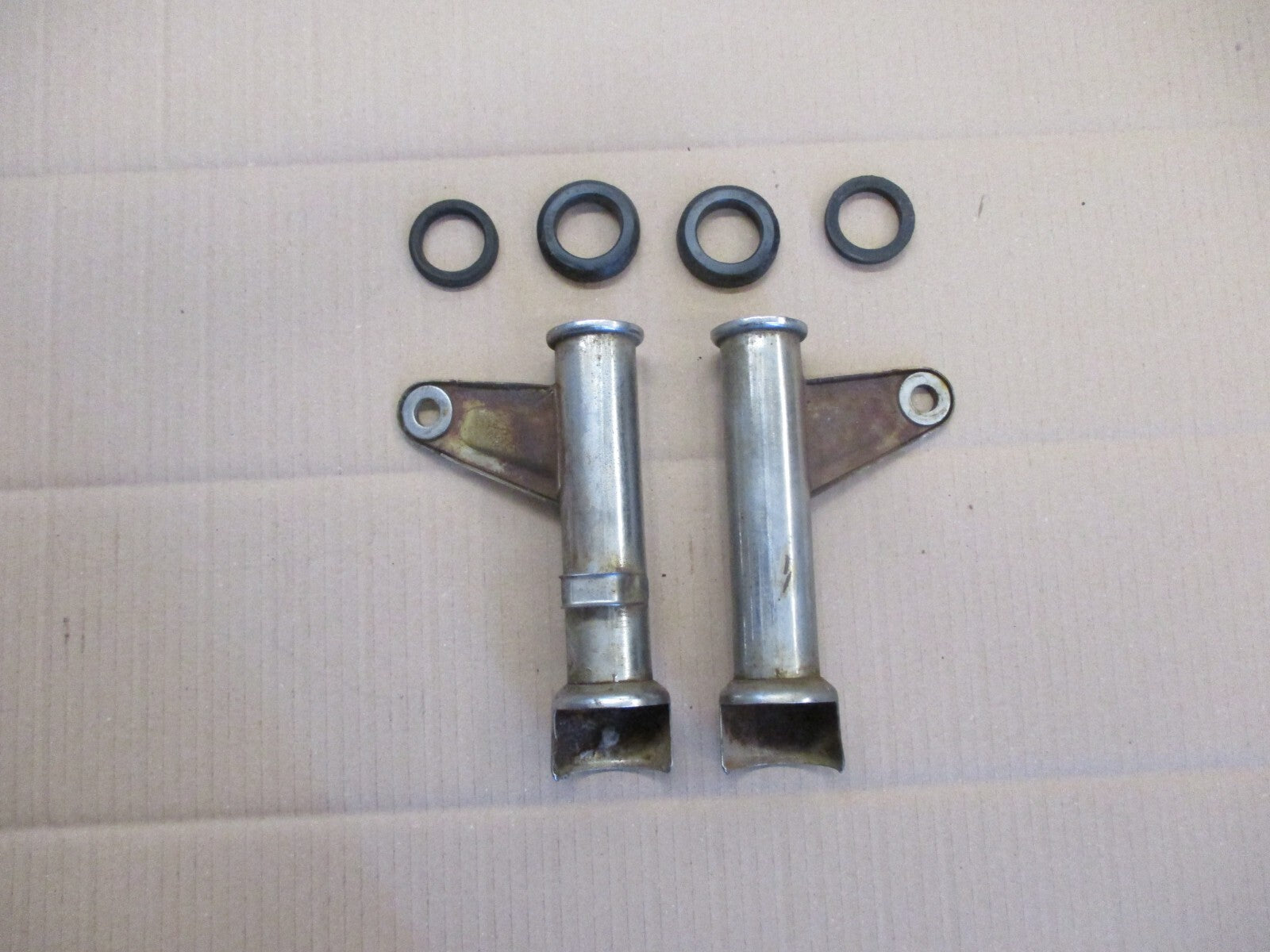 Pattes de phare + caoutchoucs pour Honda 125 CM - JC05